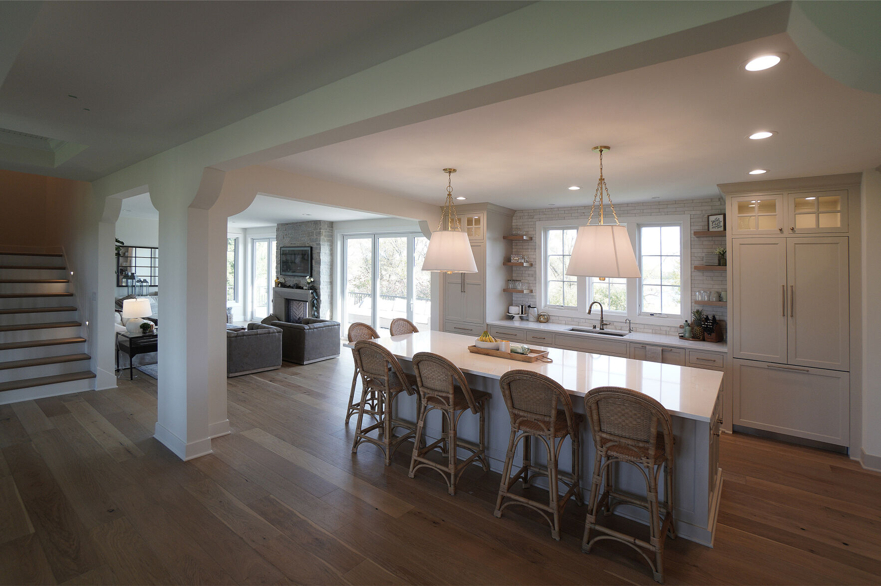 Kitchen with large island